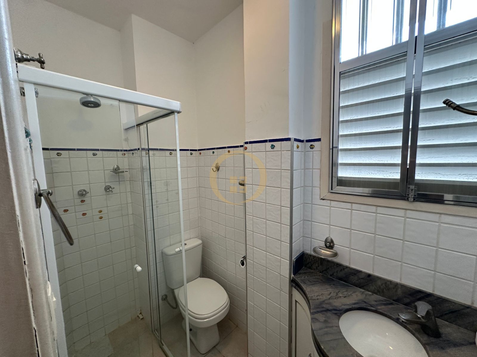 Apartamento à 100 Metros da Praia da Pitangueiras, Guarujá-S