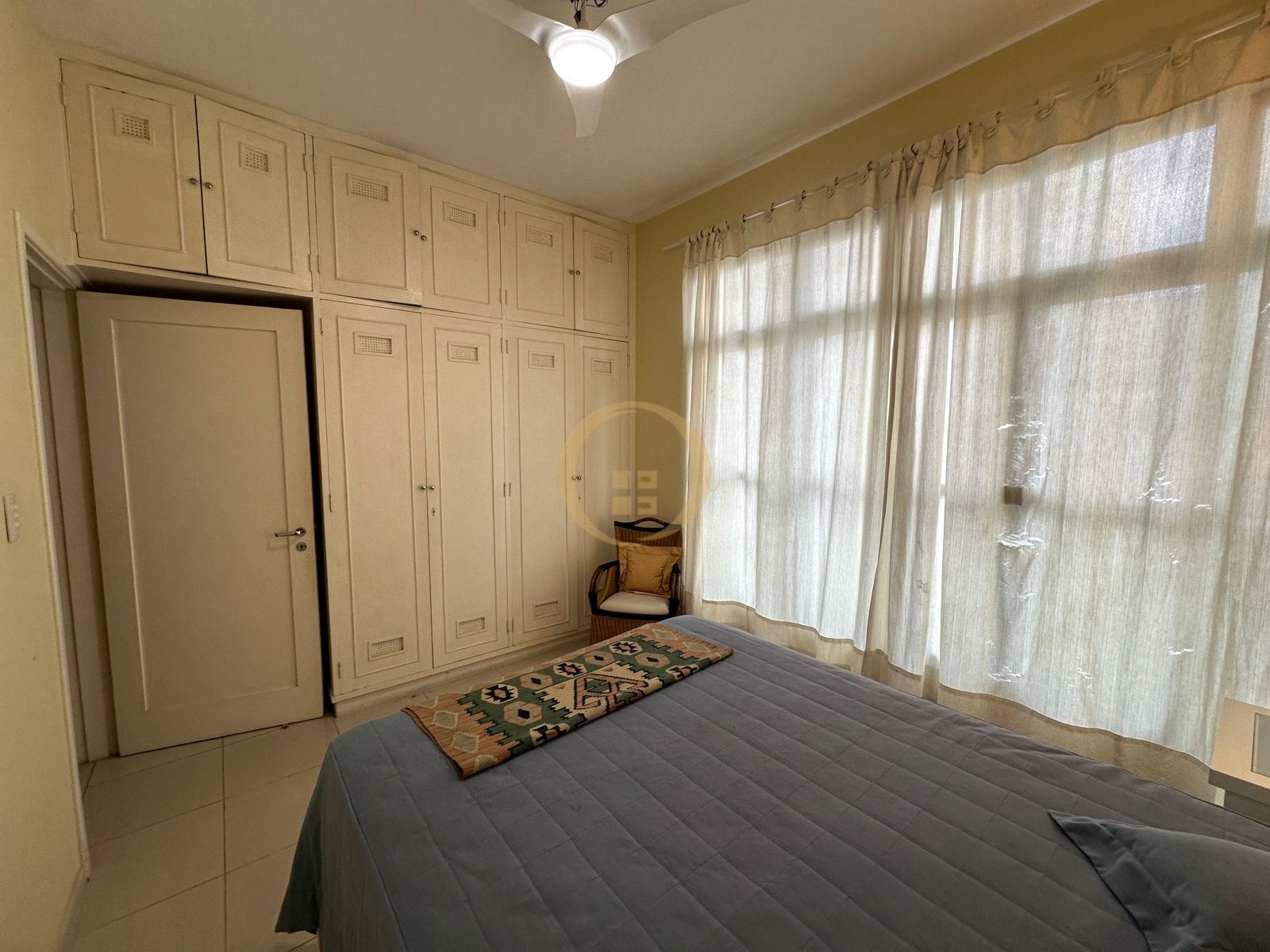 Apartamento à 100 Metros da Praia da Pitangueiras, Guarujá-S
