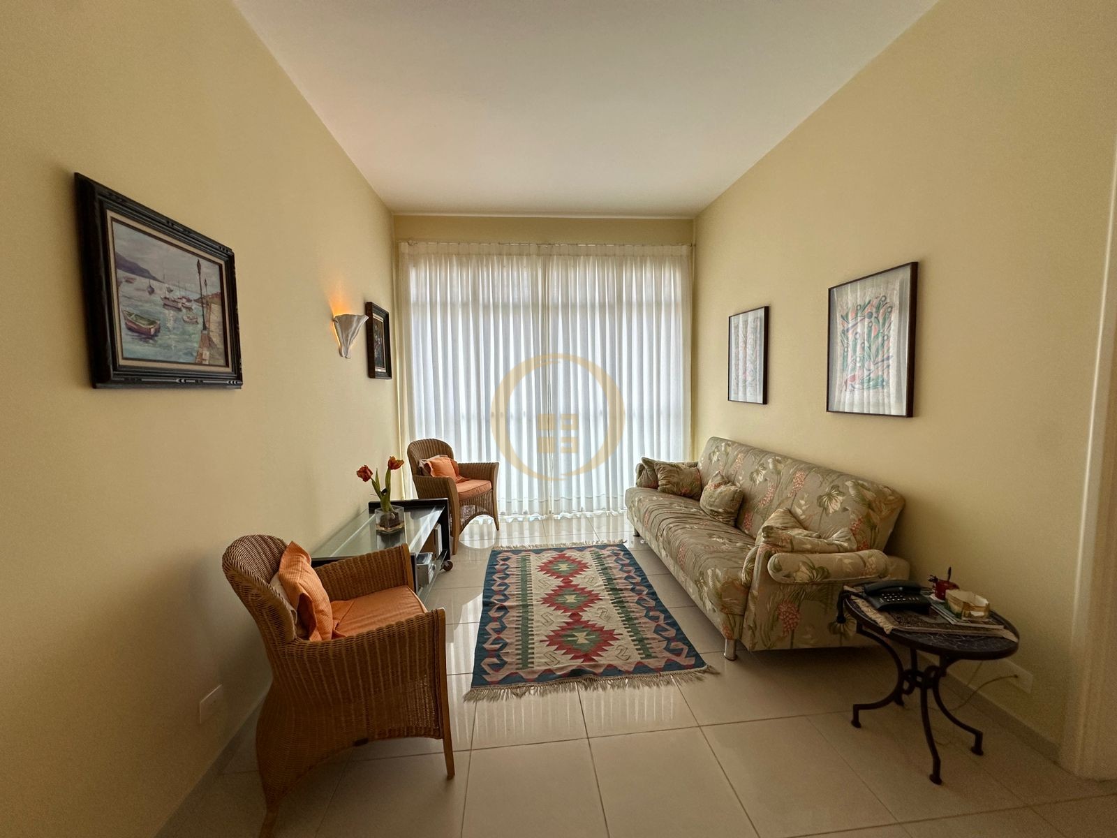 Apartamento à 100 Metros da Praia da Pitangueiras, Guarujá-S