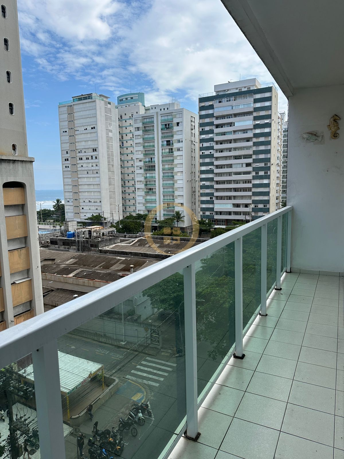 Apartamento à 100 Metros da Praia da Pitangueiras, Guarujá-S