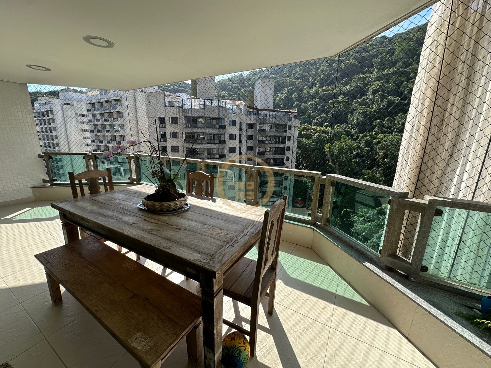 Apartamento na Praia da Pitangueiras, Guarujá - SP