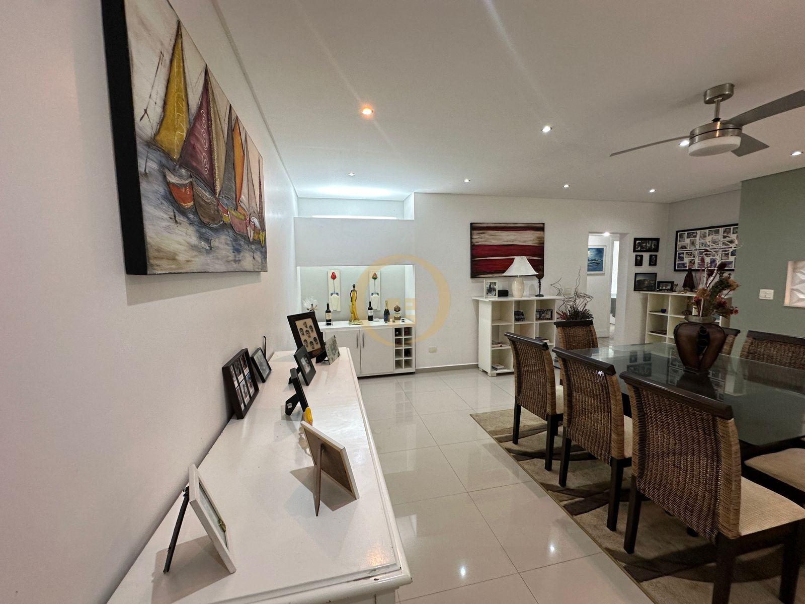 Apartamento na Praia da Pitangueiras, Guarujá - SP