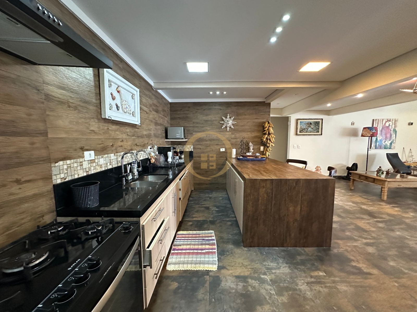 Apartamento na Praia das Pitangueiras, Guarujá - SP