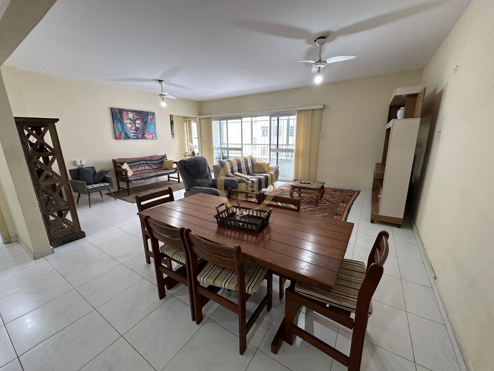 Apartamento na Praia das Pitangueiras, Guarujá - SP