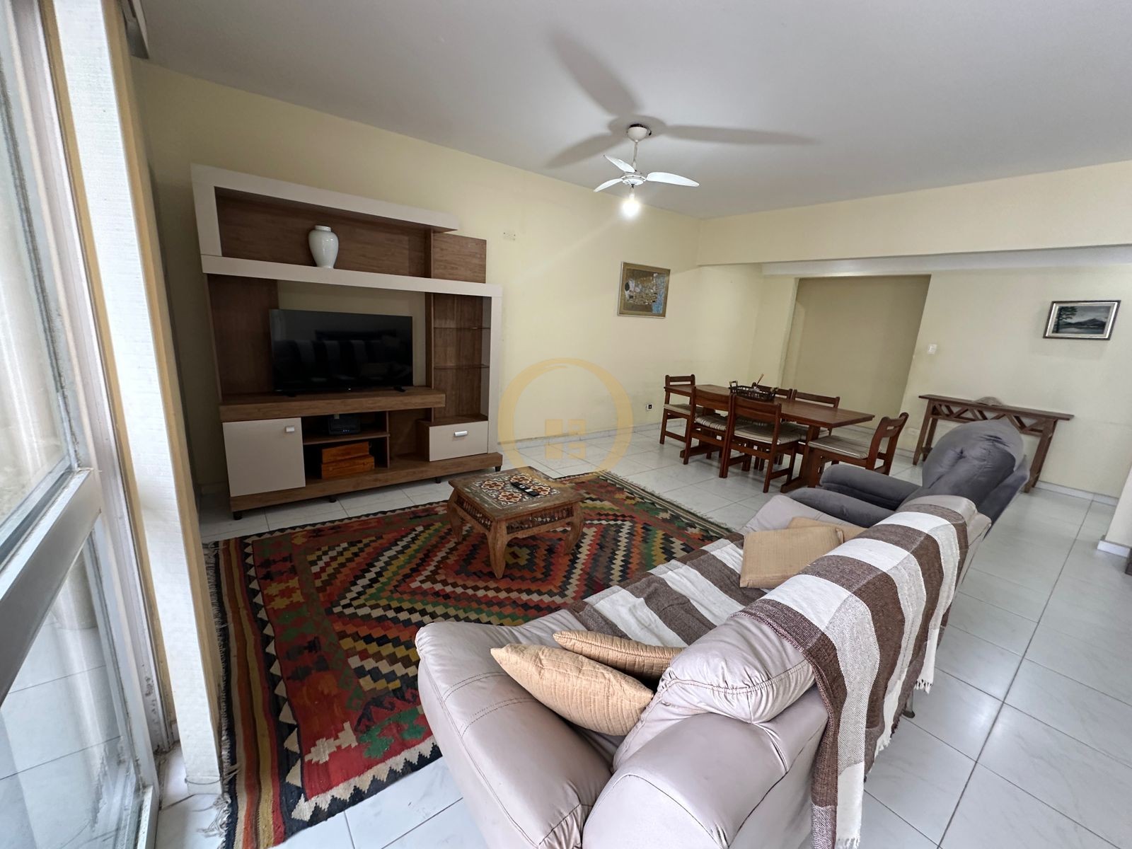 Apartamento na Praia das Pitangueiras, Guarujá - SP