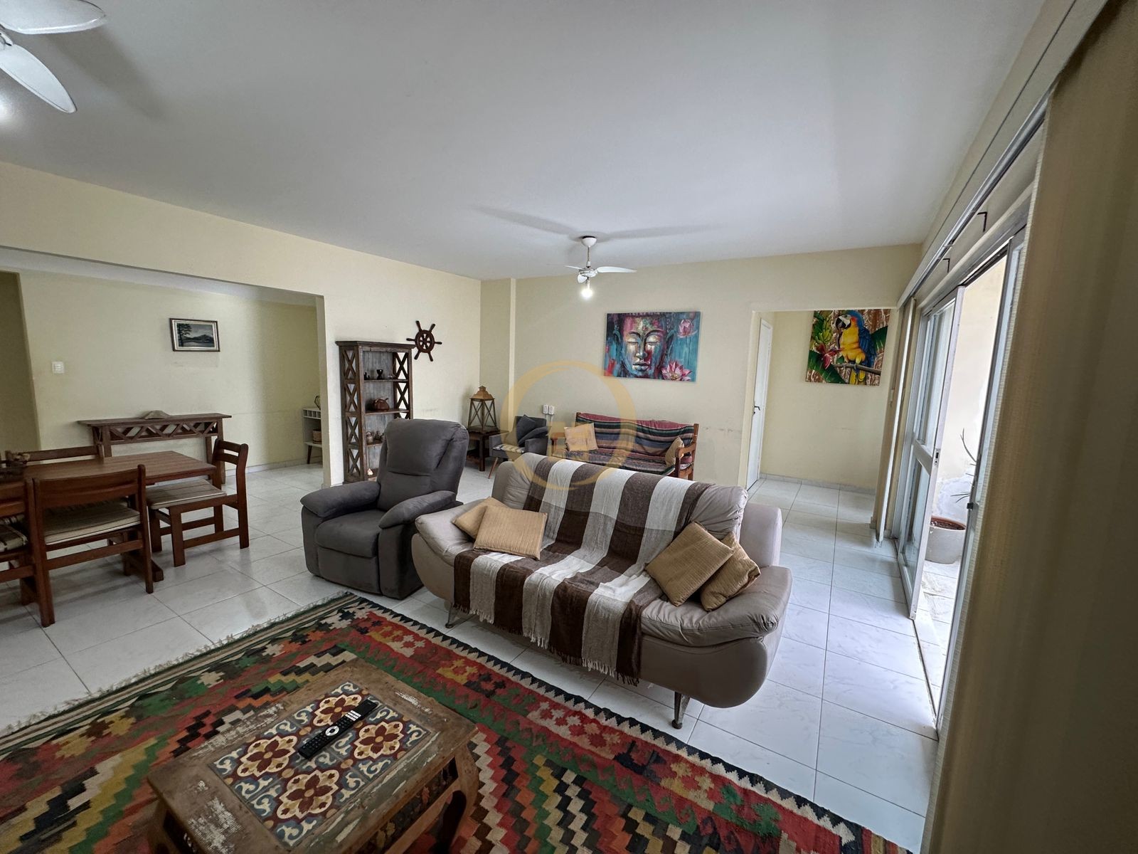 Apartamento na Praia das Pitangueiras, Guarujá - SP