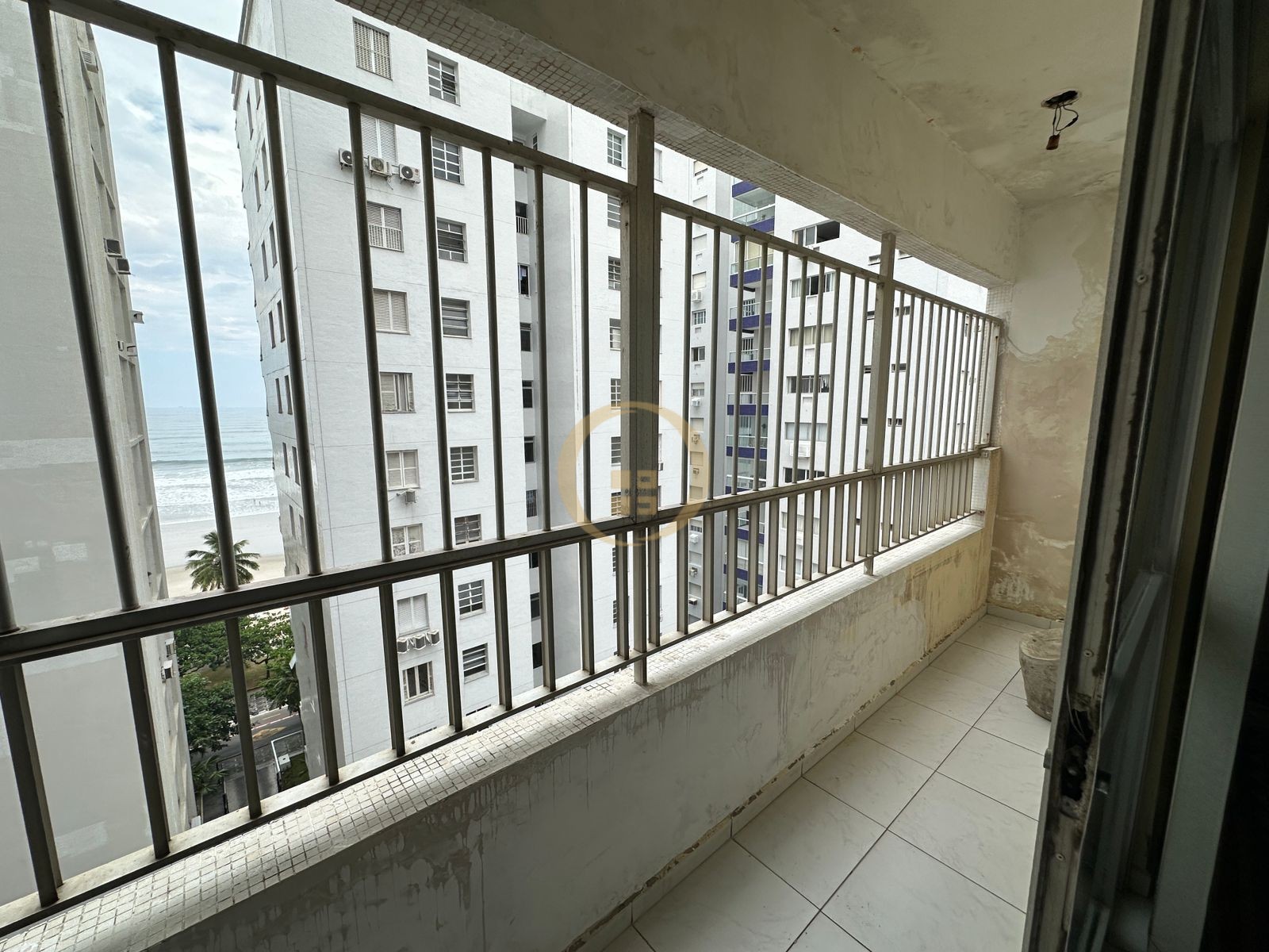 Apartamento na Praia das Pitangueiras, Guarujá - SP