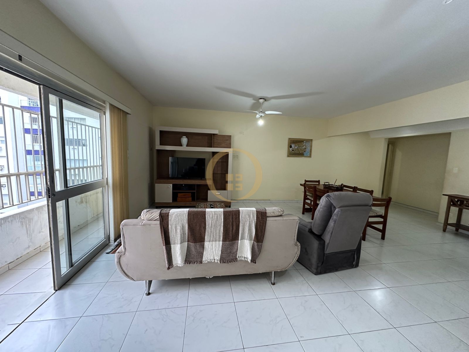 Apartamento na Praia das Pitangueiras, Guarujá - SP
