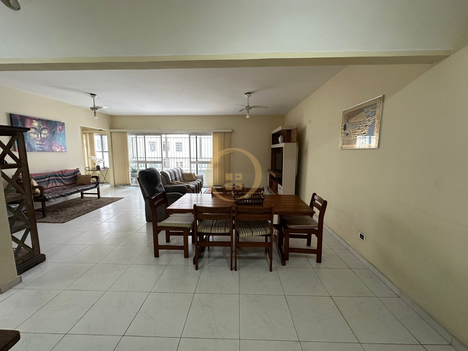 Apartamento na Praia das Pitangueiras, Guarujá - SP
