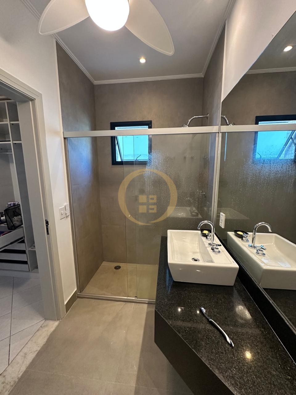 Apartamento Frente ao Mar nas Pitangueiras, Guarujá - SP