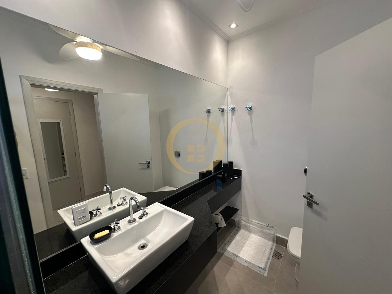 Apartamento Frente ao Mar nas Pitangueiras, Guarujá - SP