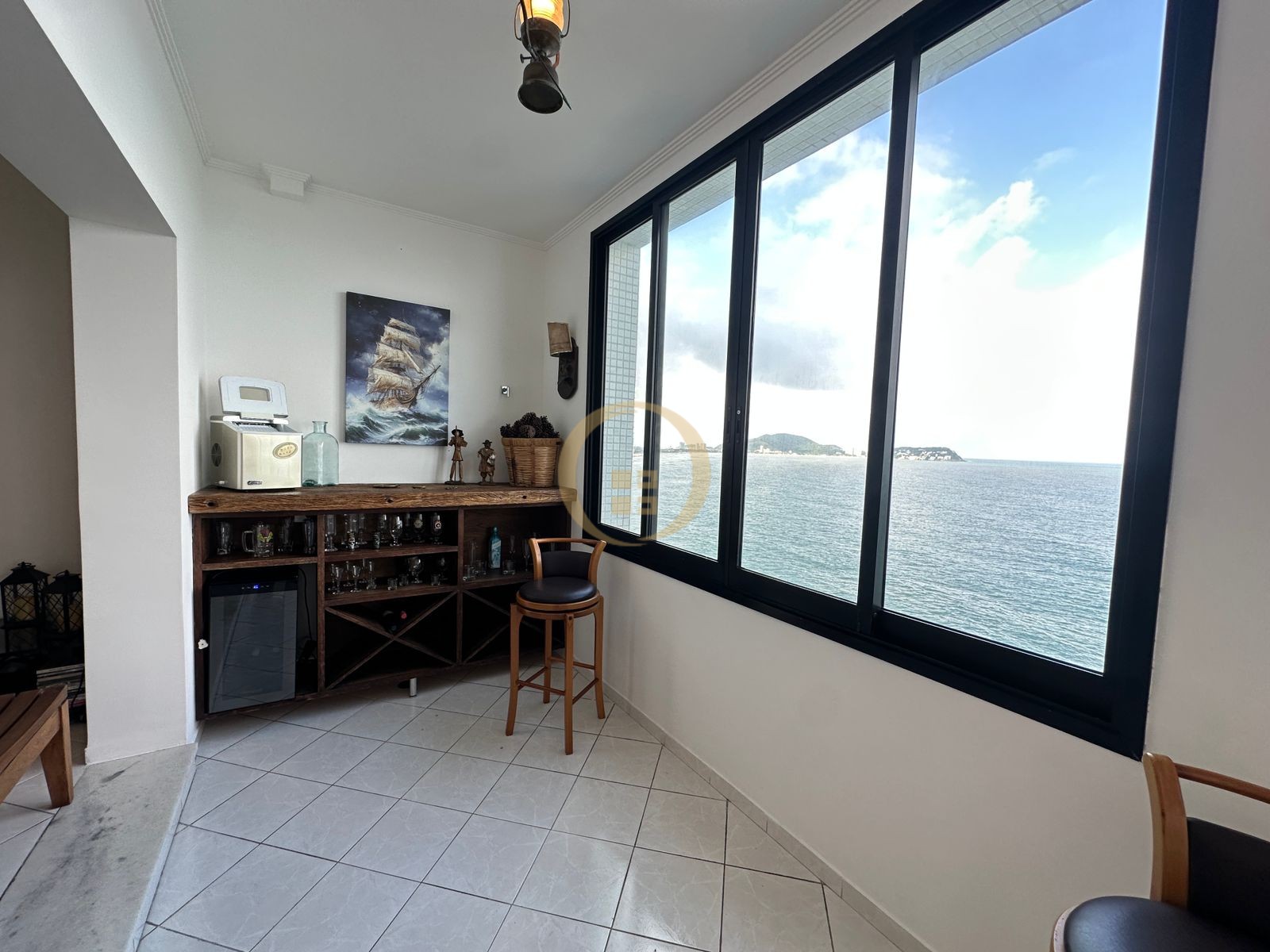 Apartamento Frente ao Mar nas Pitangueiras, Guarujá - SP
