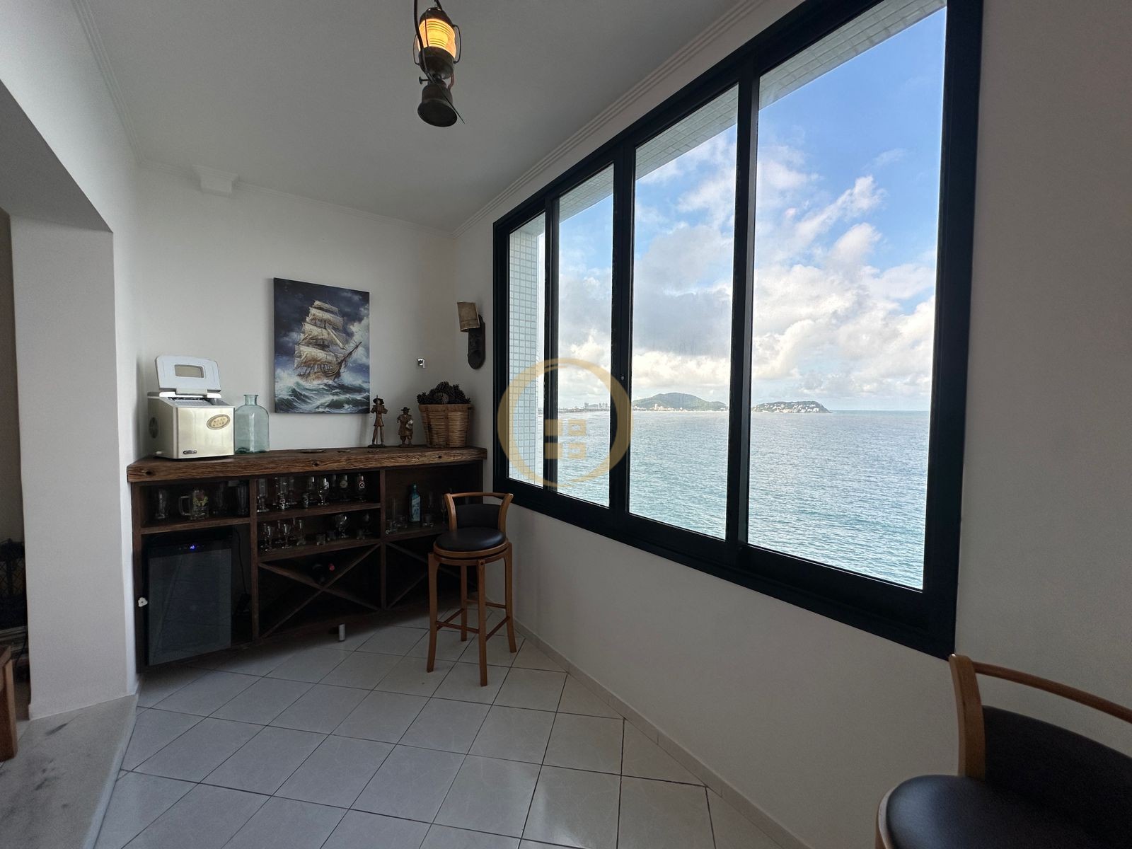 Apartamento Frente ao Mar nas Pitangueiras, Guarujá - SP