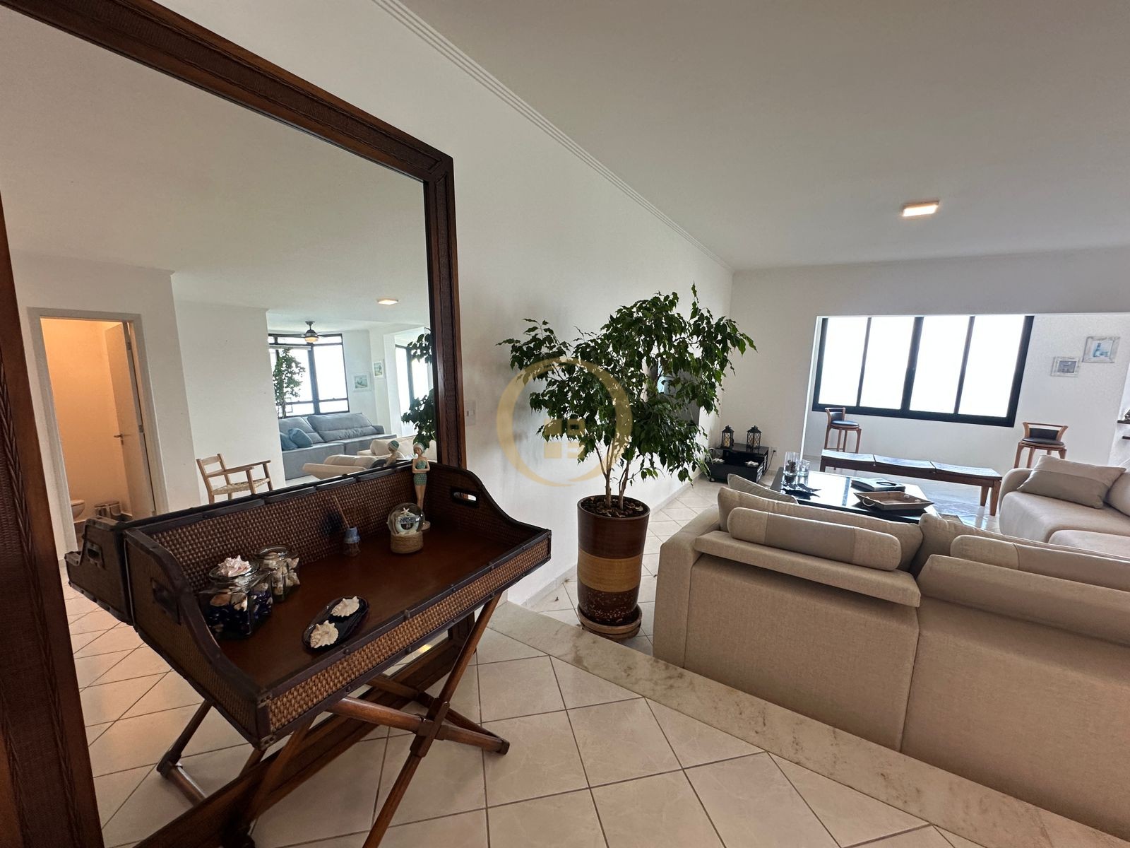 Apartamento Frente ao Mar nas Pitangueiras, Guarujá - SP