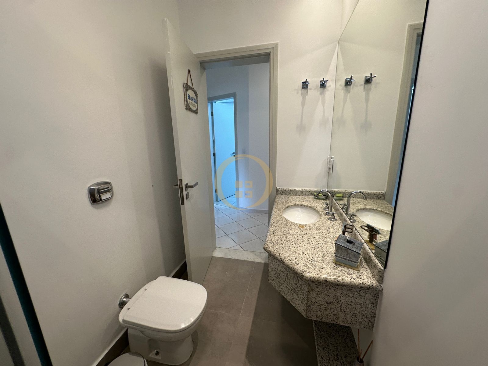 Apartamento Frente ao Mar nas Pitangueiras, Guarujá - SP