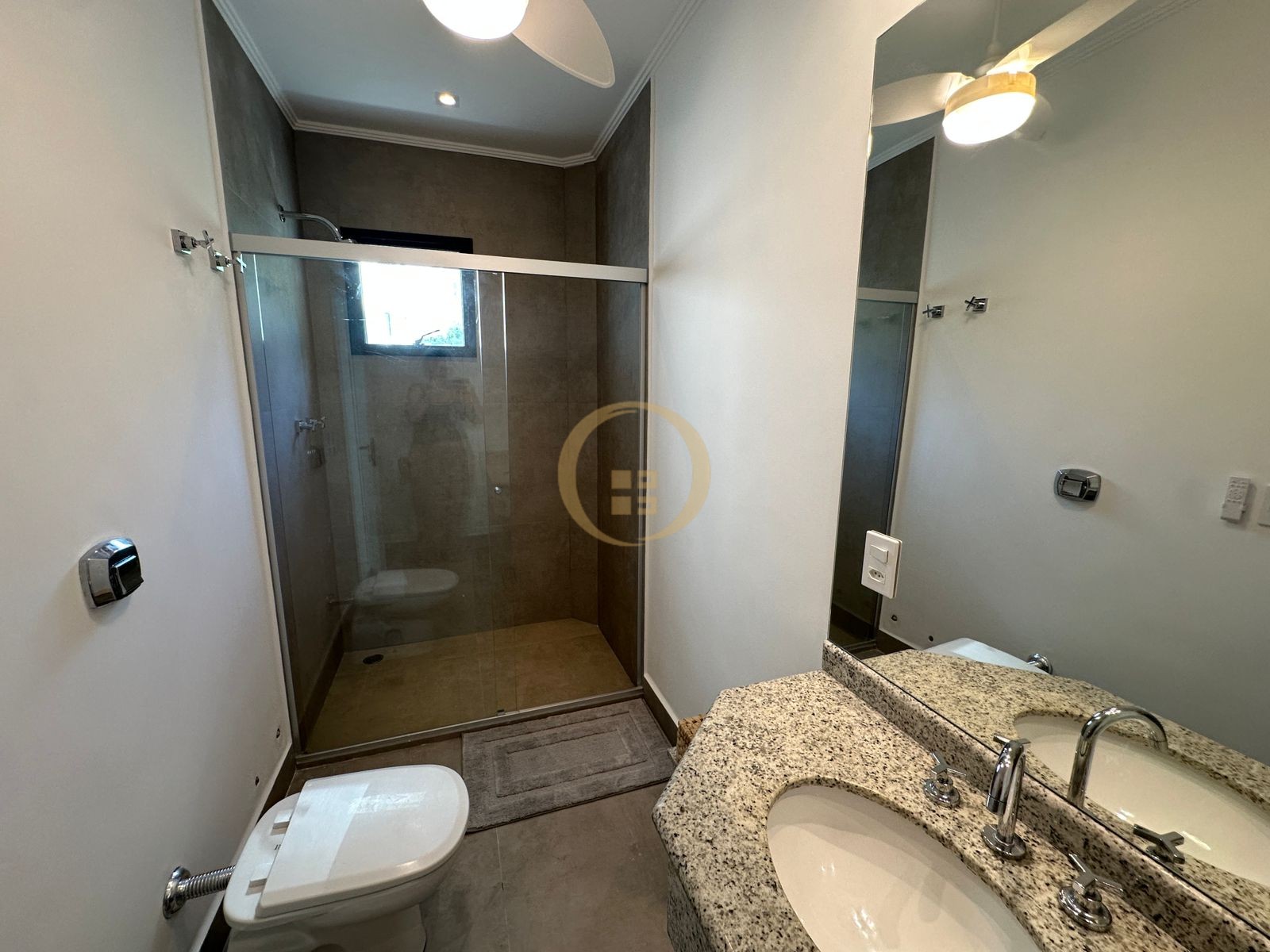 Apartamento Frente ao Mar nas Pitangueiras, Guarujá - SP