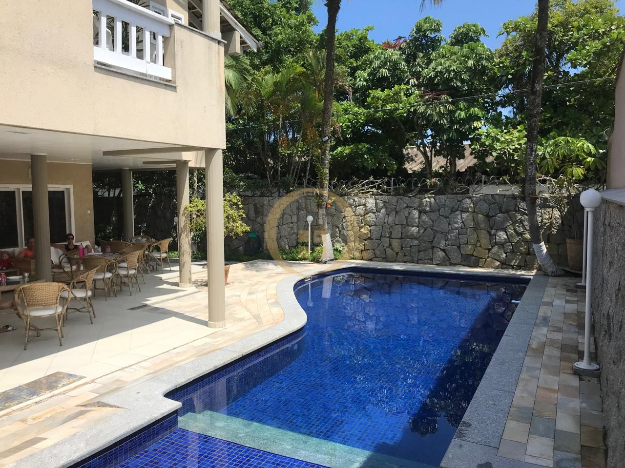 Casa Duplex à Venda no Guaiuba - Guarujá