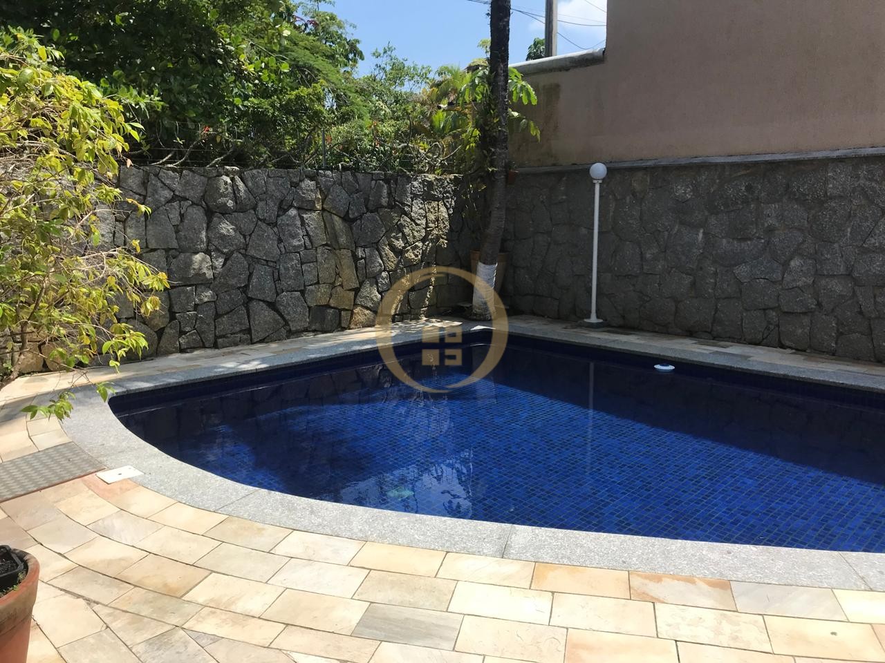 Casa Duplex à Venda no Guaiuba - Guarujá