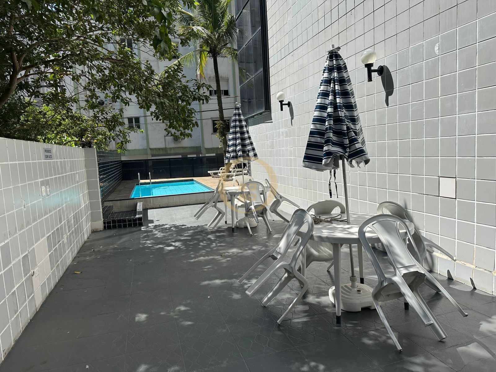 Apartamento na Praia das Pitangueiras, Guarujá - SP