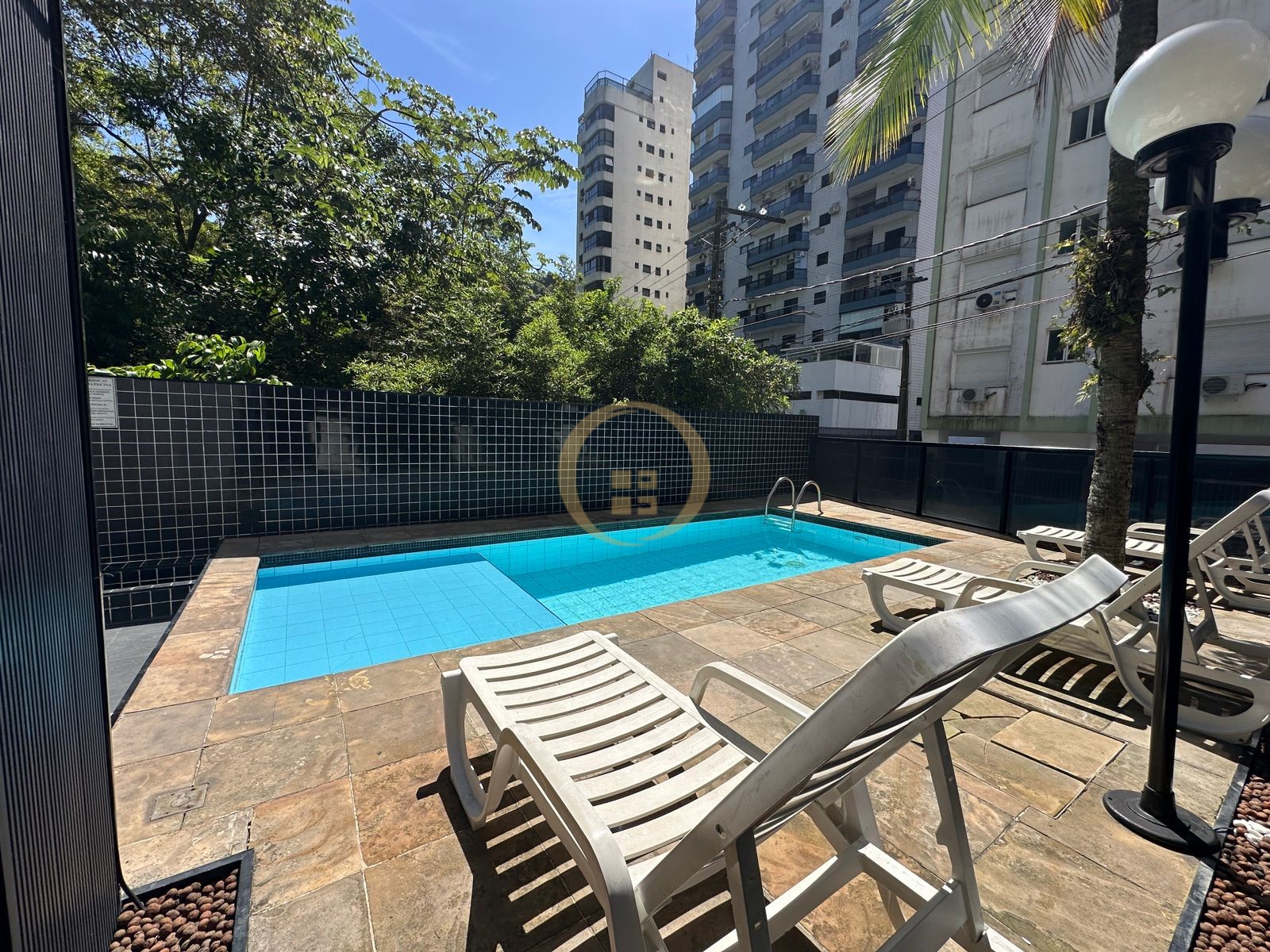 Apartamento na Praia das Pitangueiras, Guarujá - SP
