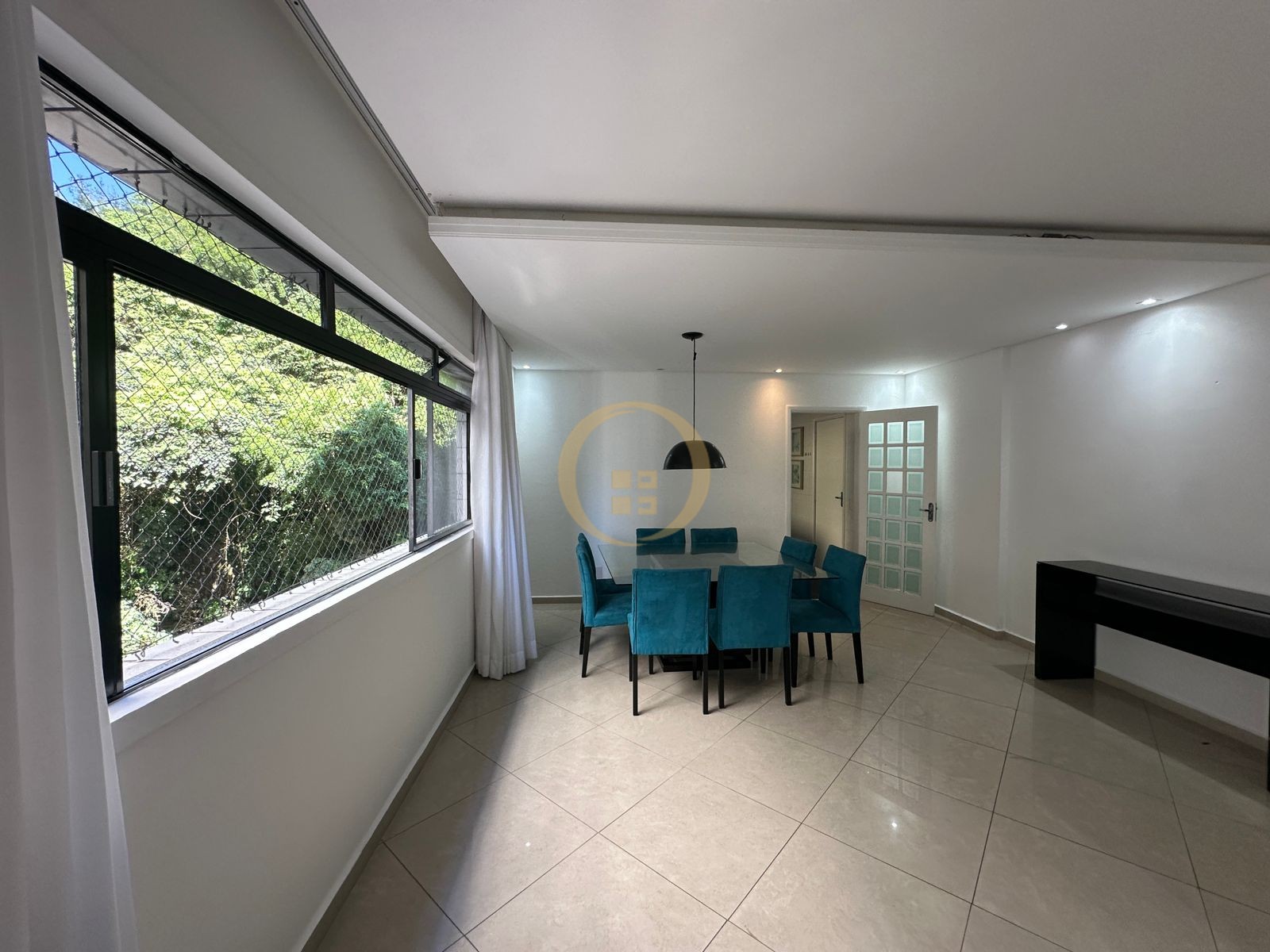 Apartamento na Praia das Pitangueiras, Guarujá - SP