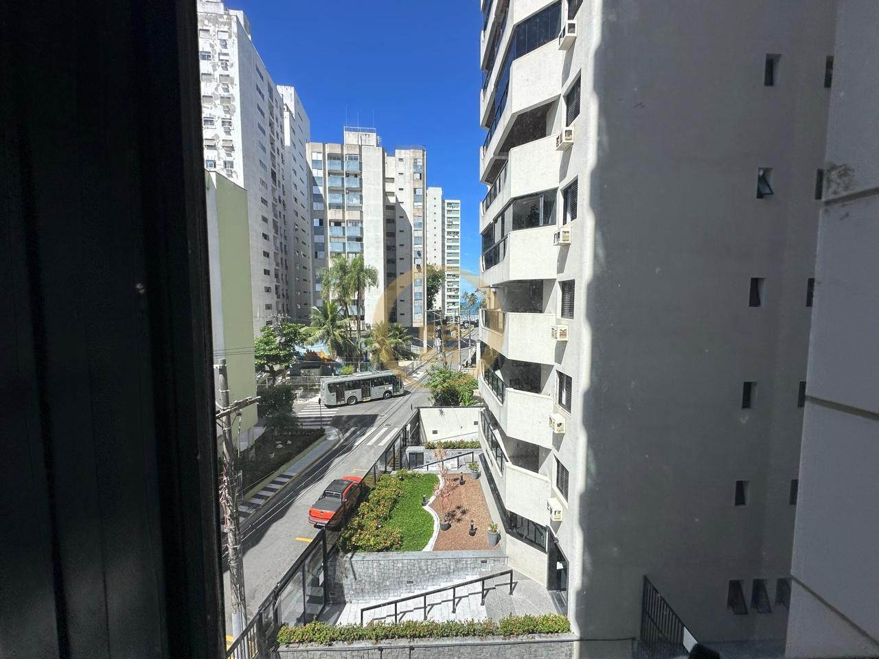 Apartamento na Praia das Pitangueiras, Guarujá - SP