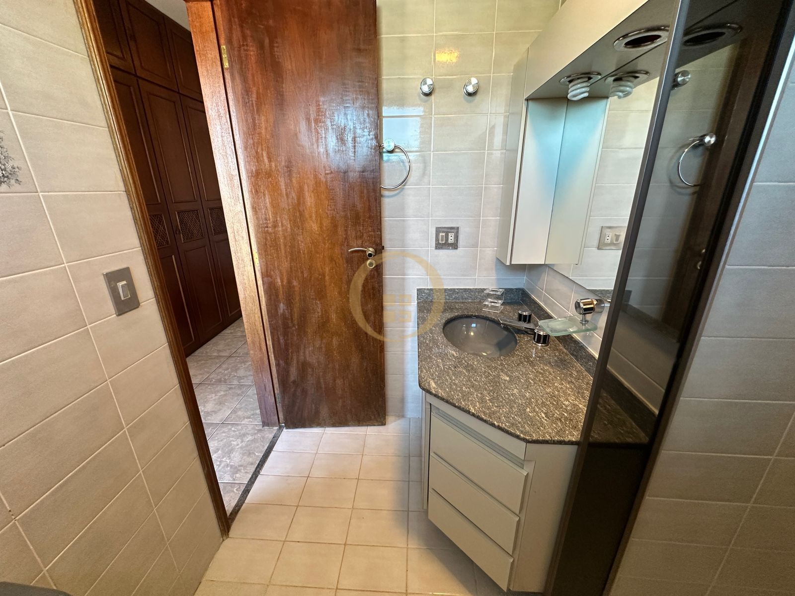 Apartamento na Praia da Enseada, Guarujá - SP