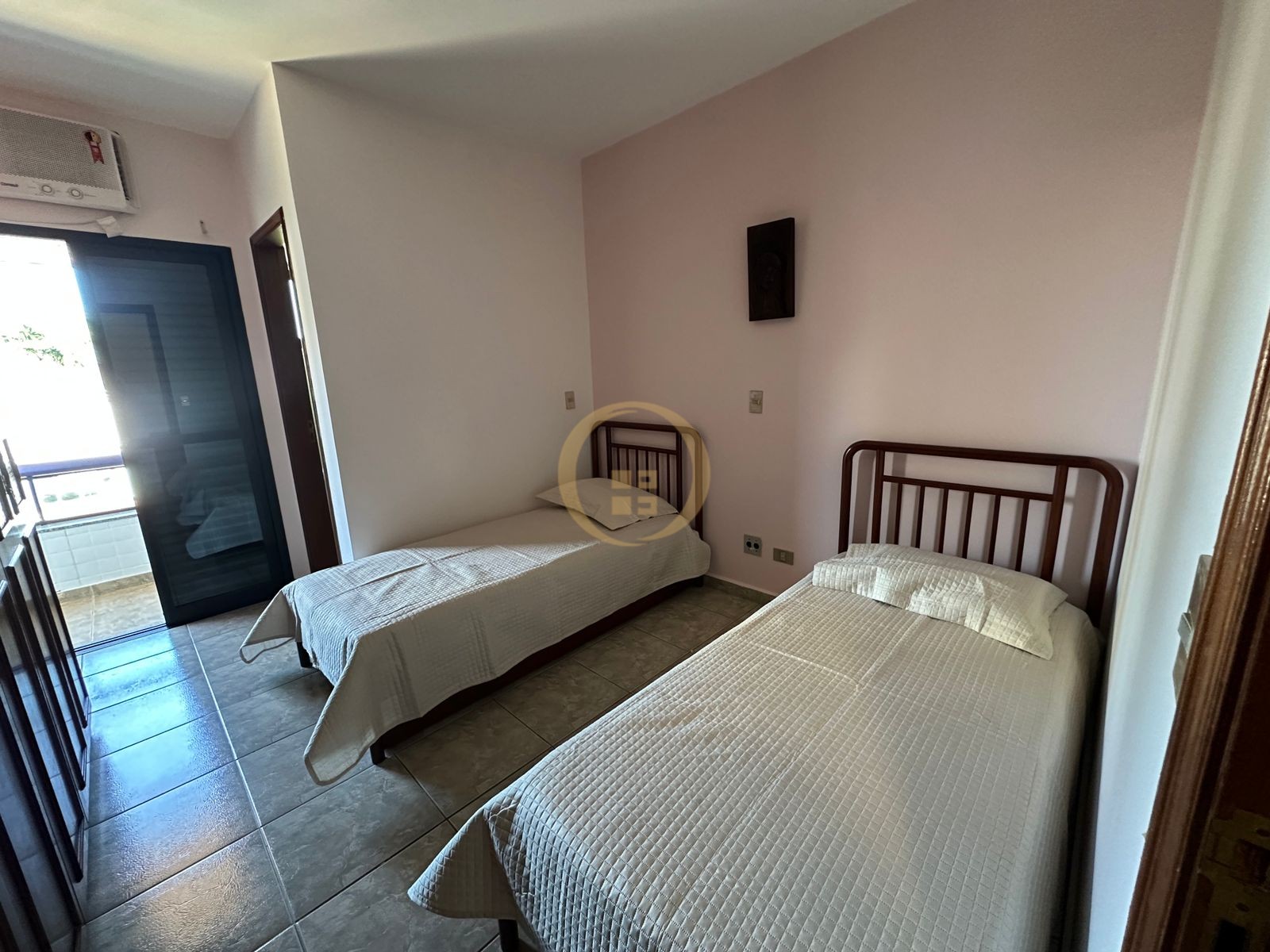 Apartamento na Praia da Enseada, Guarujá - SP