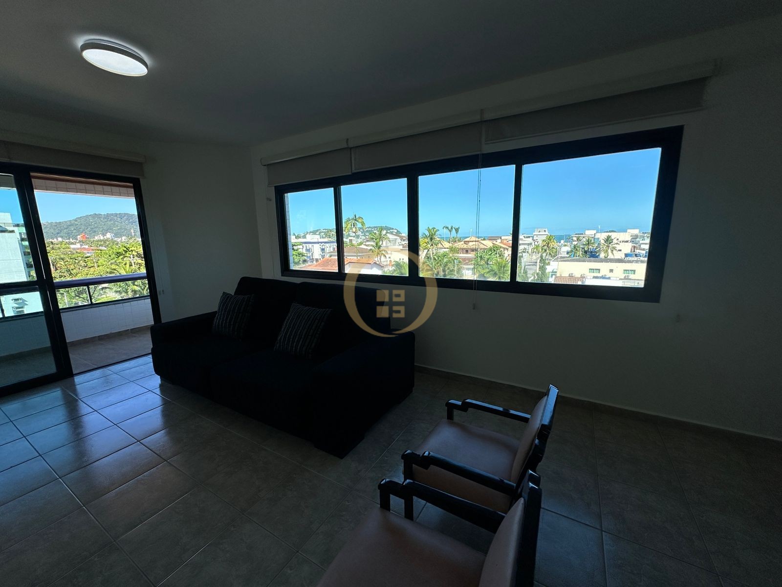 Apartamento na Praia da Enseada, Guarujá - SP