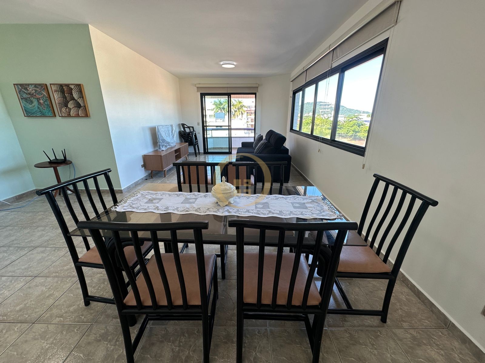 Apartamento na Praia da Enseada, Guarujá - SP