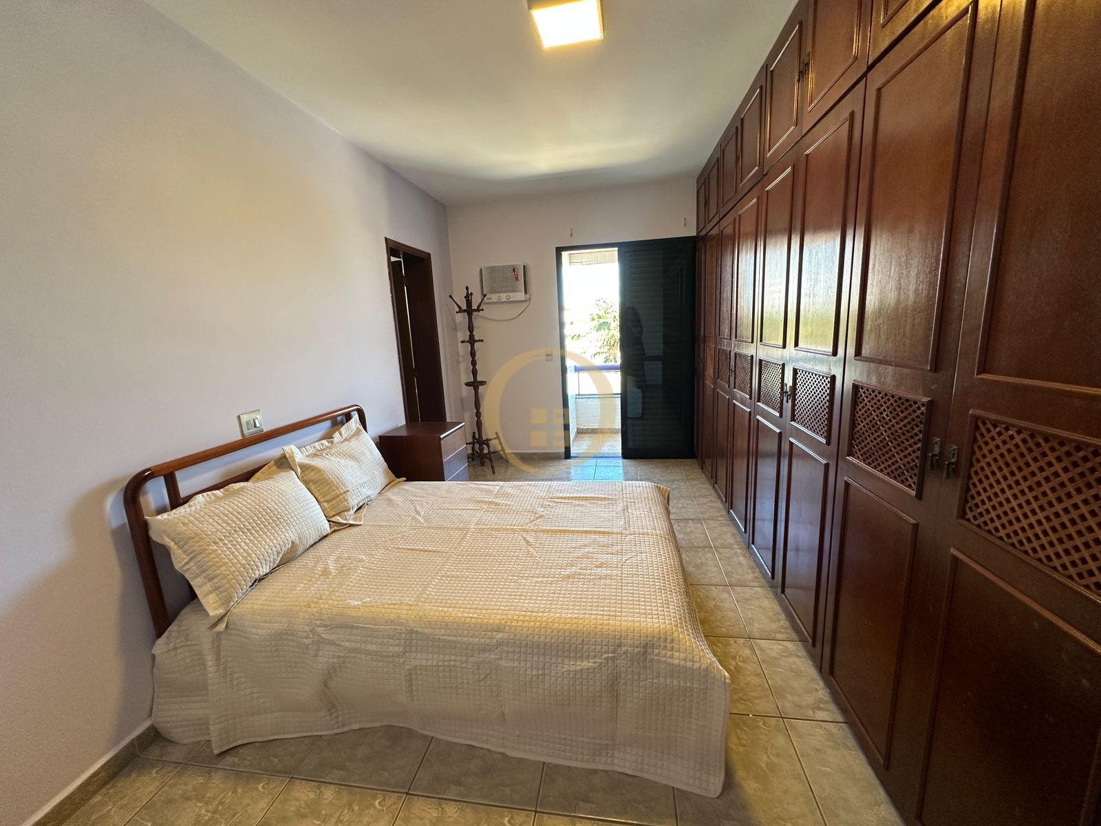 Apartamento na Praia da Enseada, Guarujá - SP