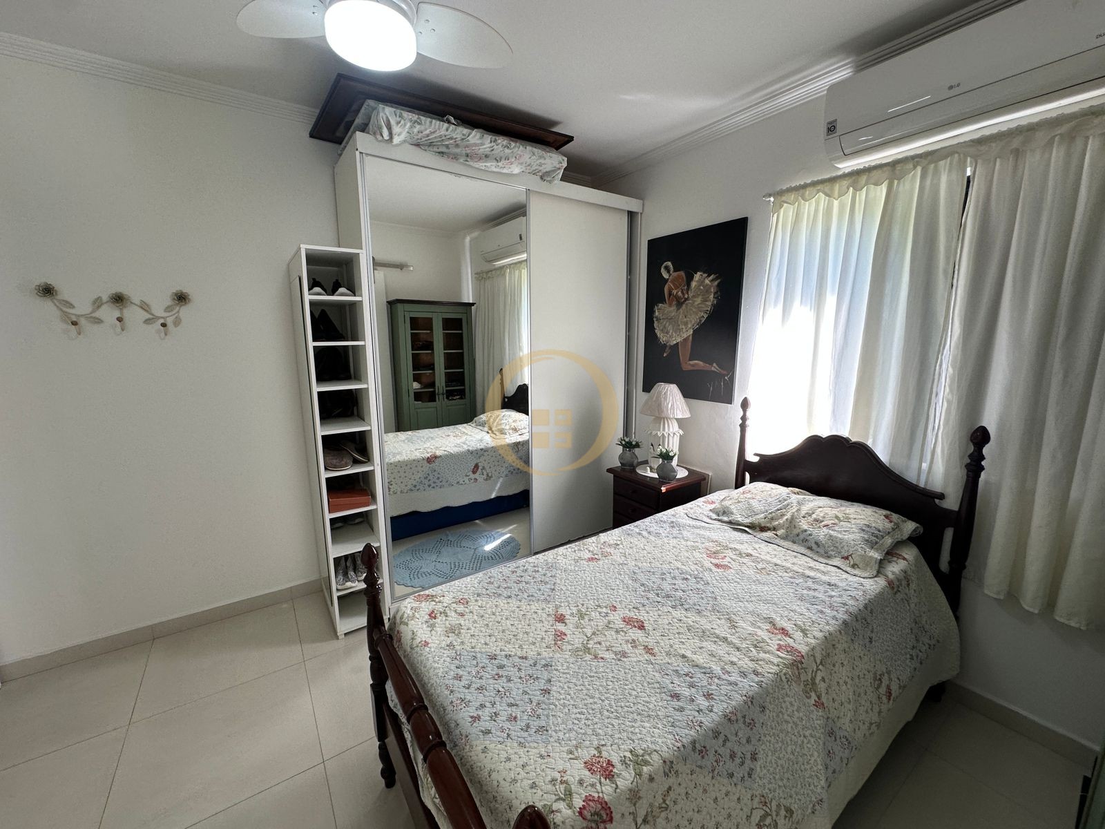Apartamento na Praia das Pitangueiras, Guarujá - SP