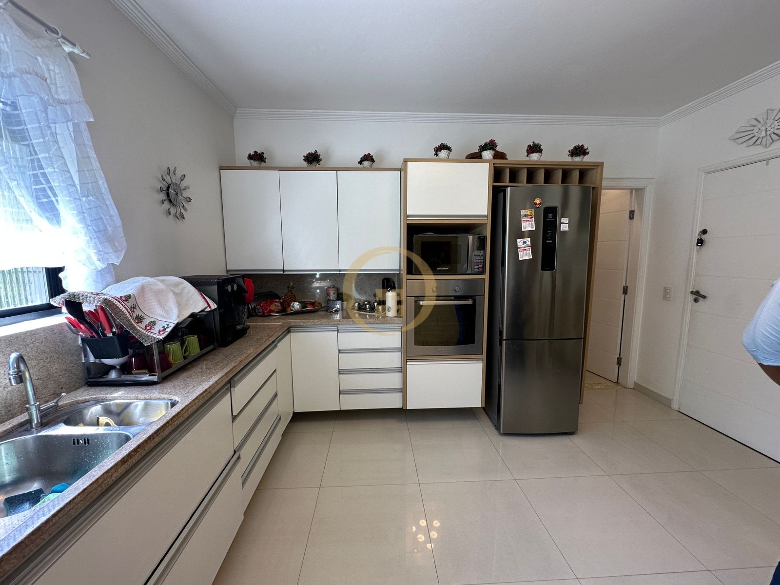 Apartamento na Praia das Pitangueiras, Guarujá - SP