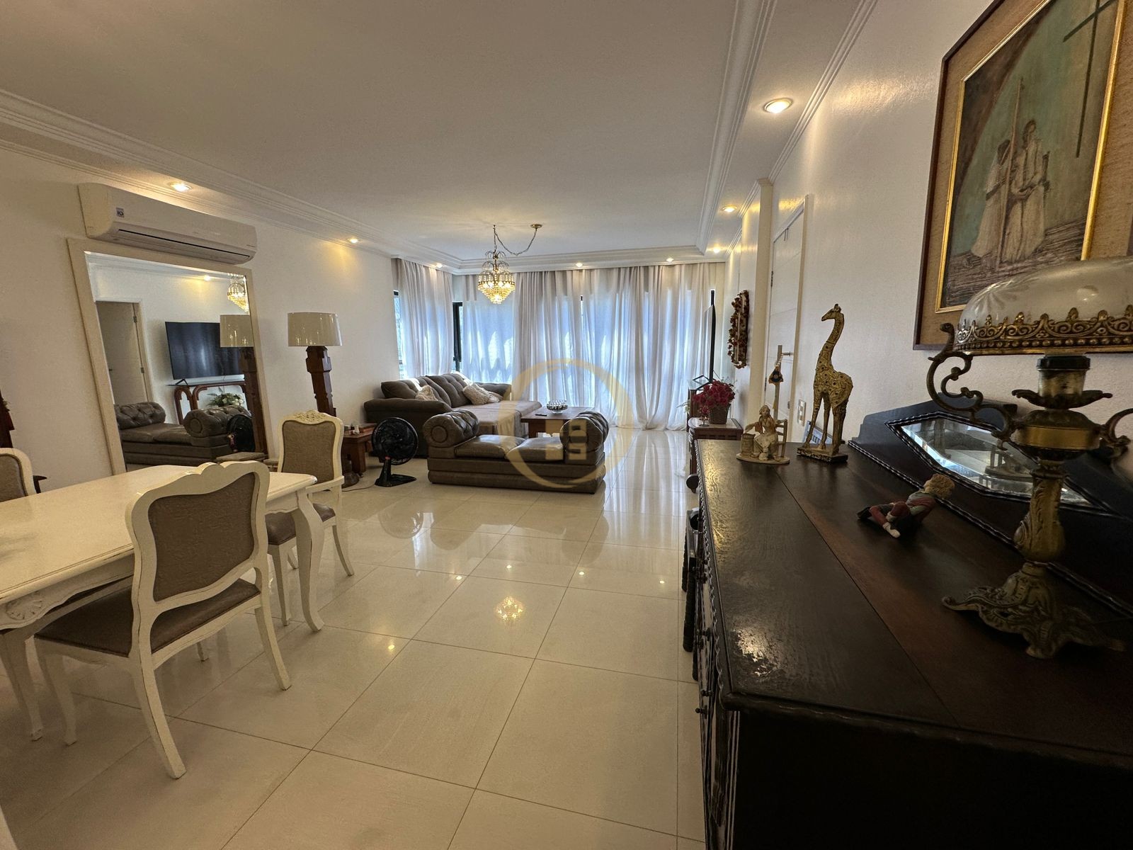 Apartamento na Praia das Pitangueiras, Guarujá - SP
