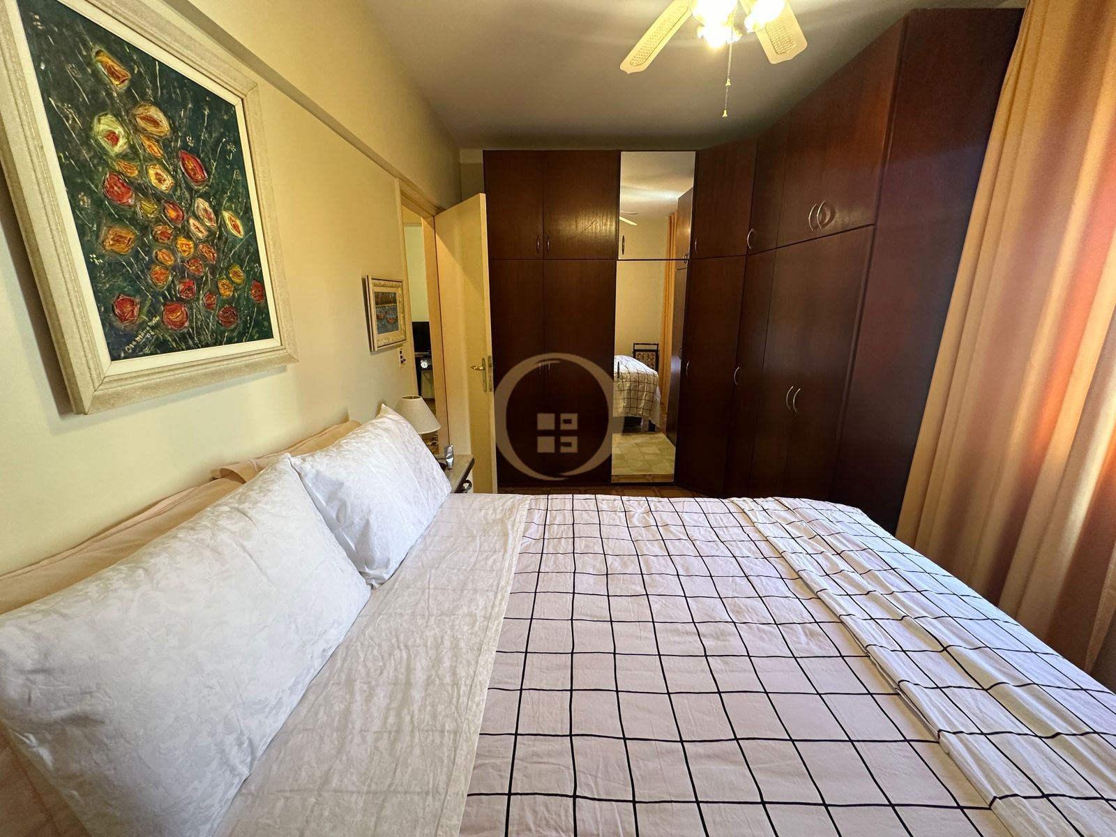 Apartamento na Praia da Enseada, Guarujá - SP