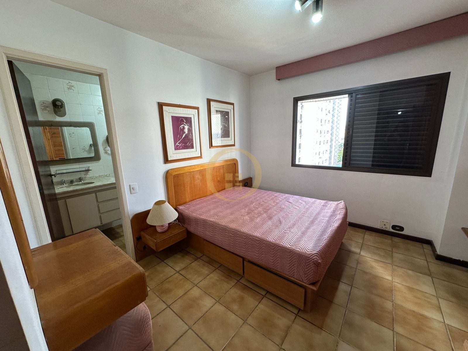 Apartamento na Praia das Pitangueiras, Guarujá - SP