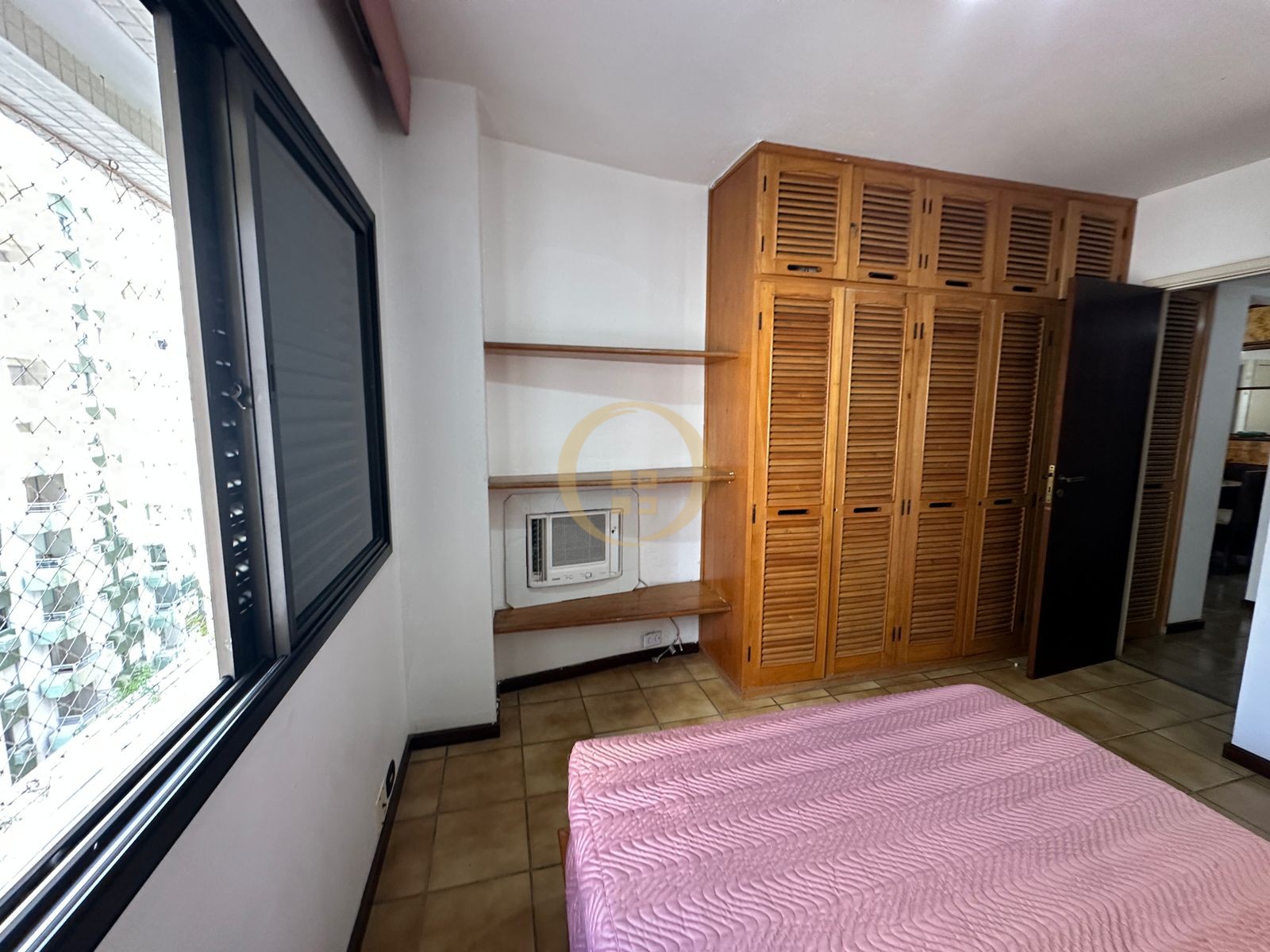 Apartamento na Praia das Pitangueiras, Guarujá - SP