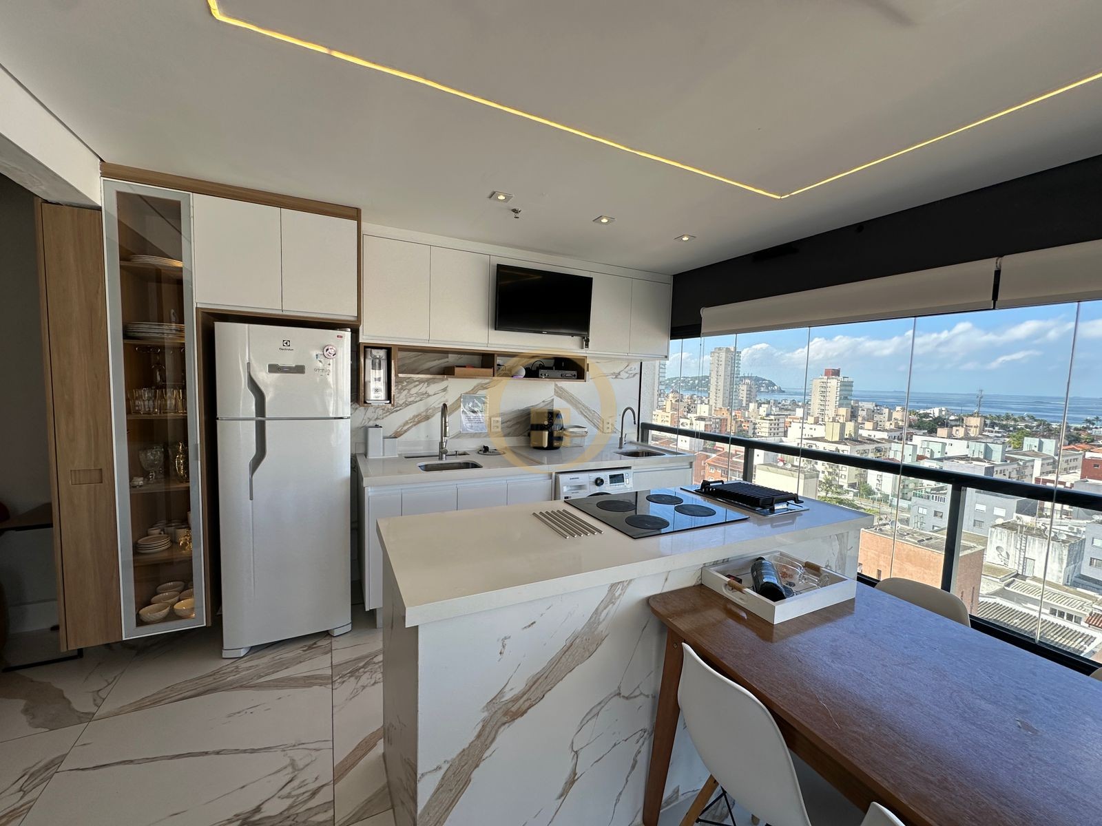 Apartamento na Praia da Enseada, Guarujá - SP