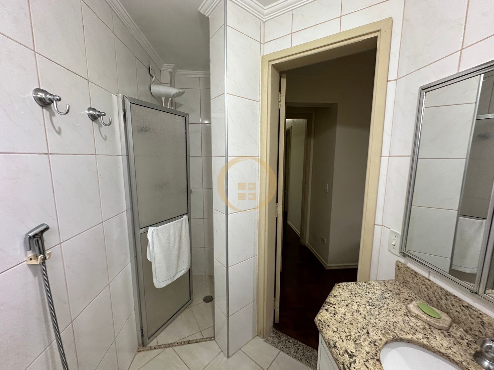 Apartamento na Praia das Pitangueiras, Guarujá - SP