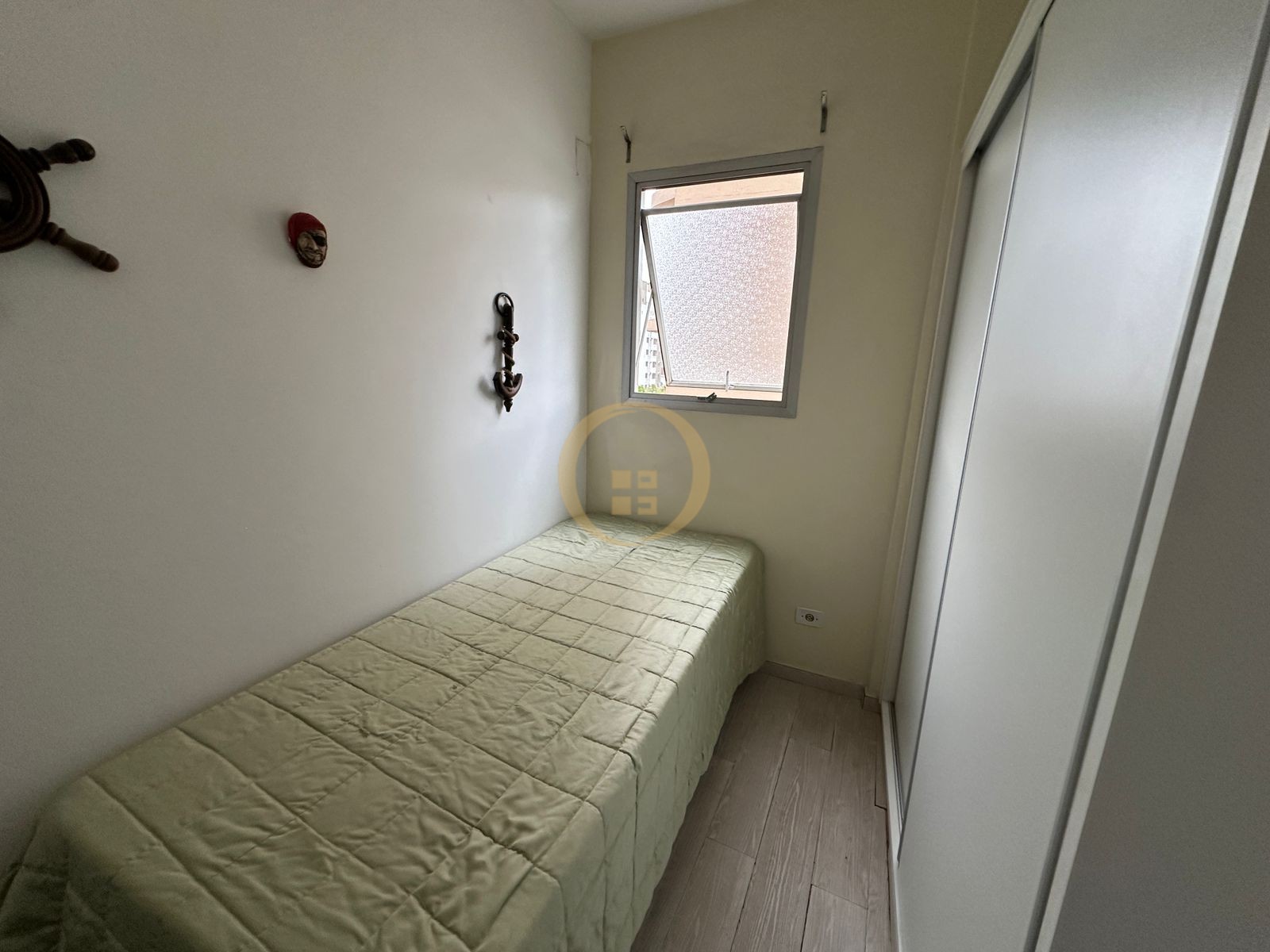 Apartamento na Praia das Pitangueiras, Guarujá - SP
