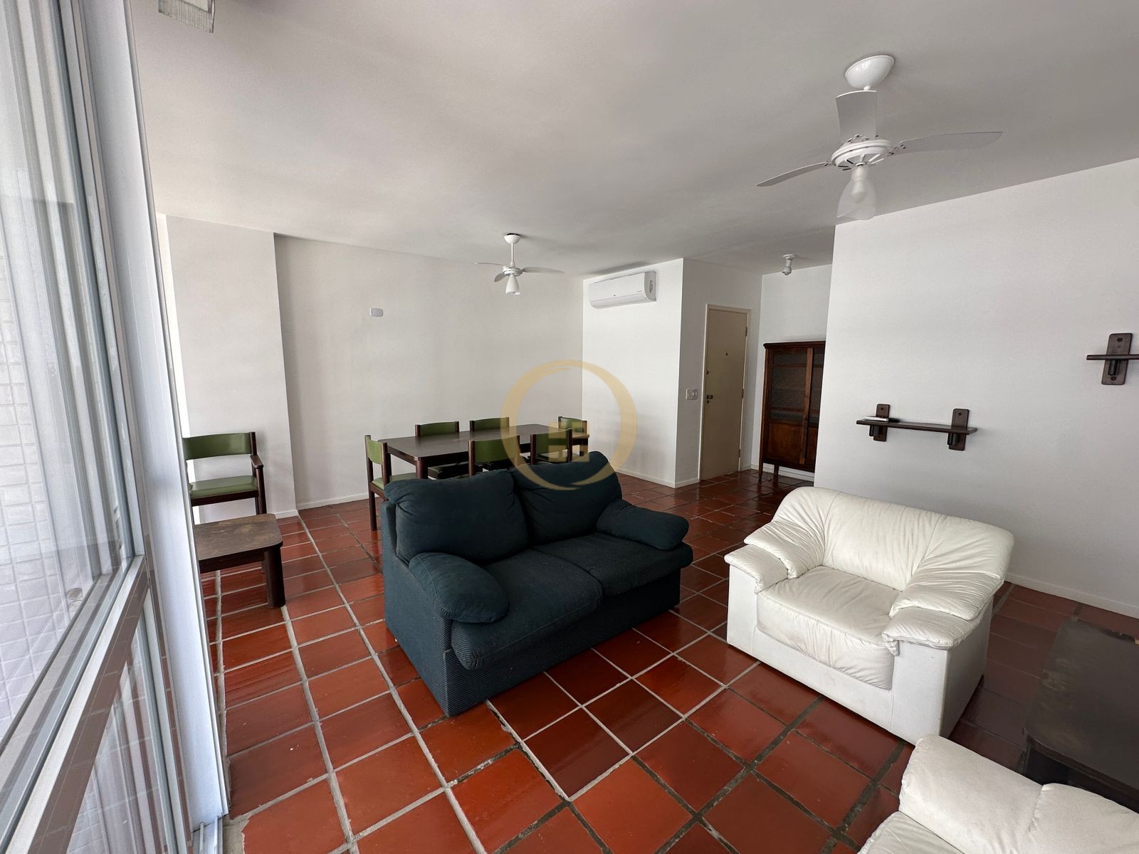 Apartamento na Praia das Pitangueiras, Guarujá - SP