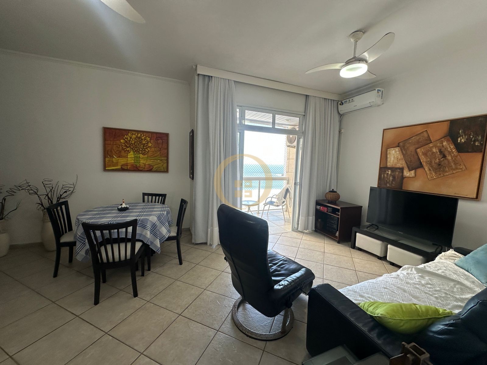 Apartamento Frente ao Mar nas Pitangueiras, Guarujá - SP
