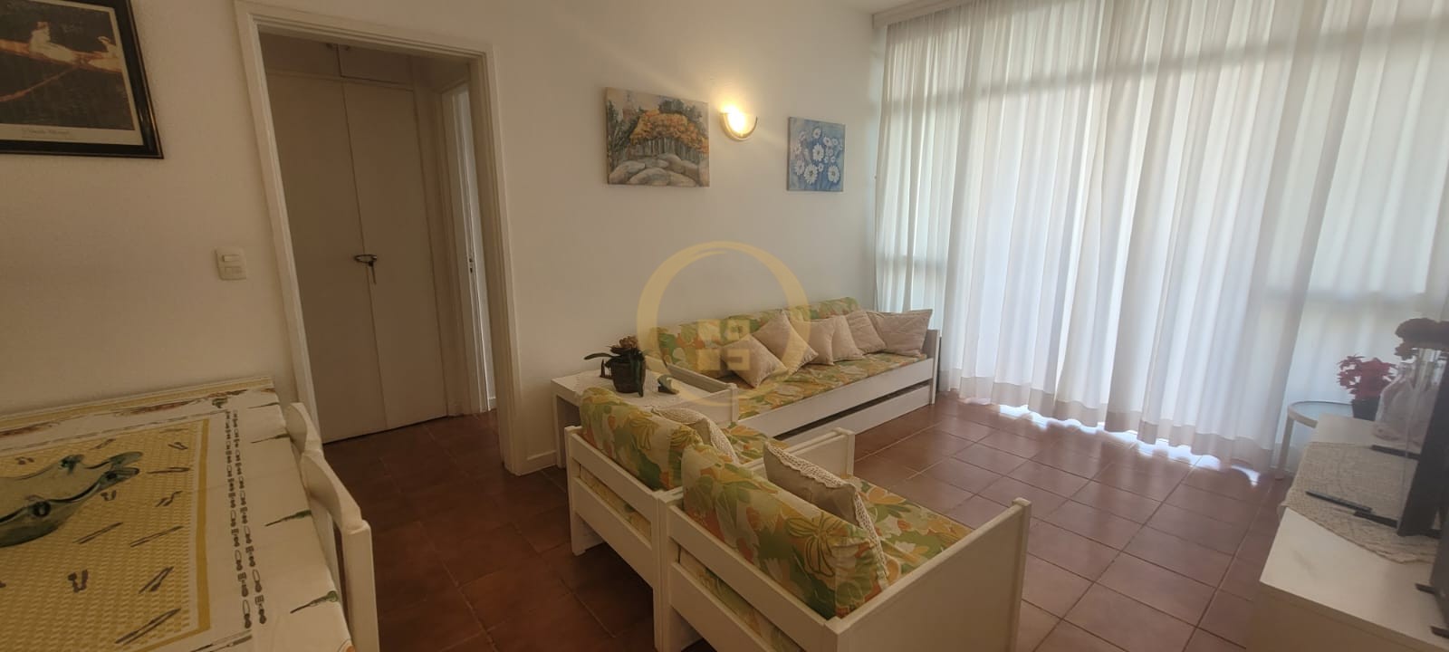 Apartamento na Praia das Pitangueiras, Guarujá - SP