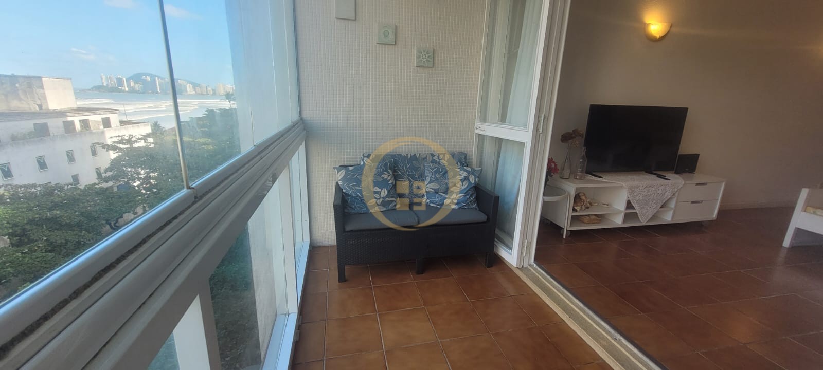 Apartamento na Praia das Pitangueiras, Guarujá - SP
