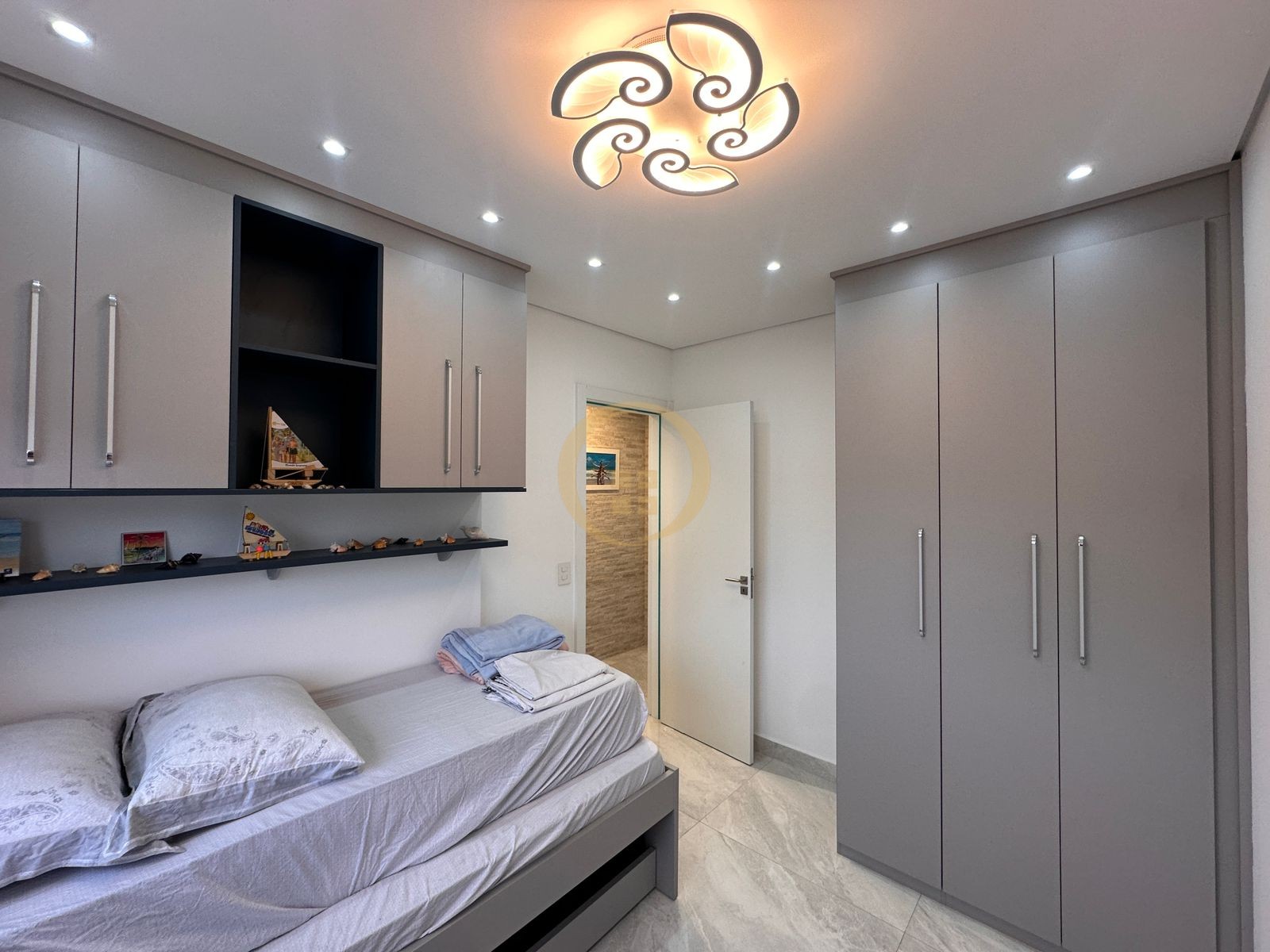 Apartamento na Praia da Enseada, Guarujá - SP