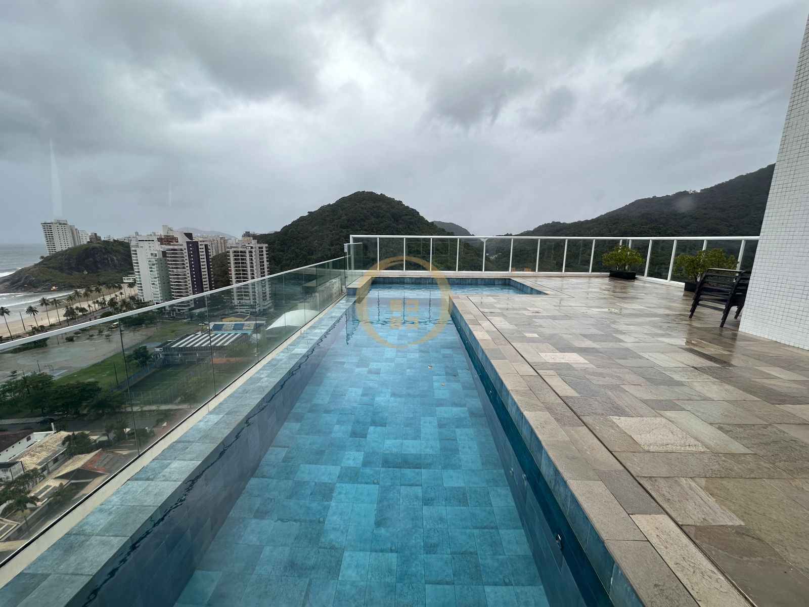 Apartamento na Praia da Enseada, Guarujá - SP