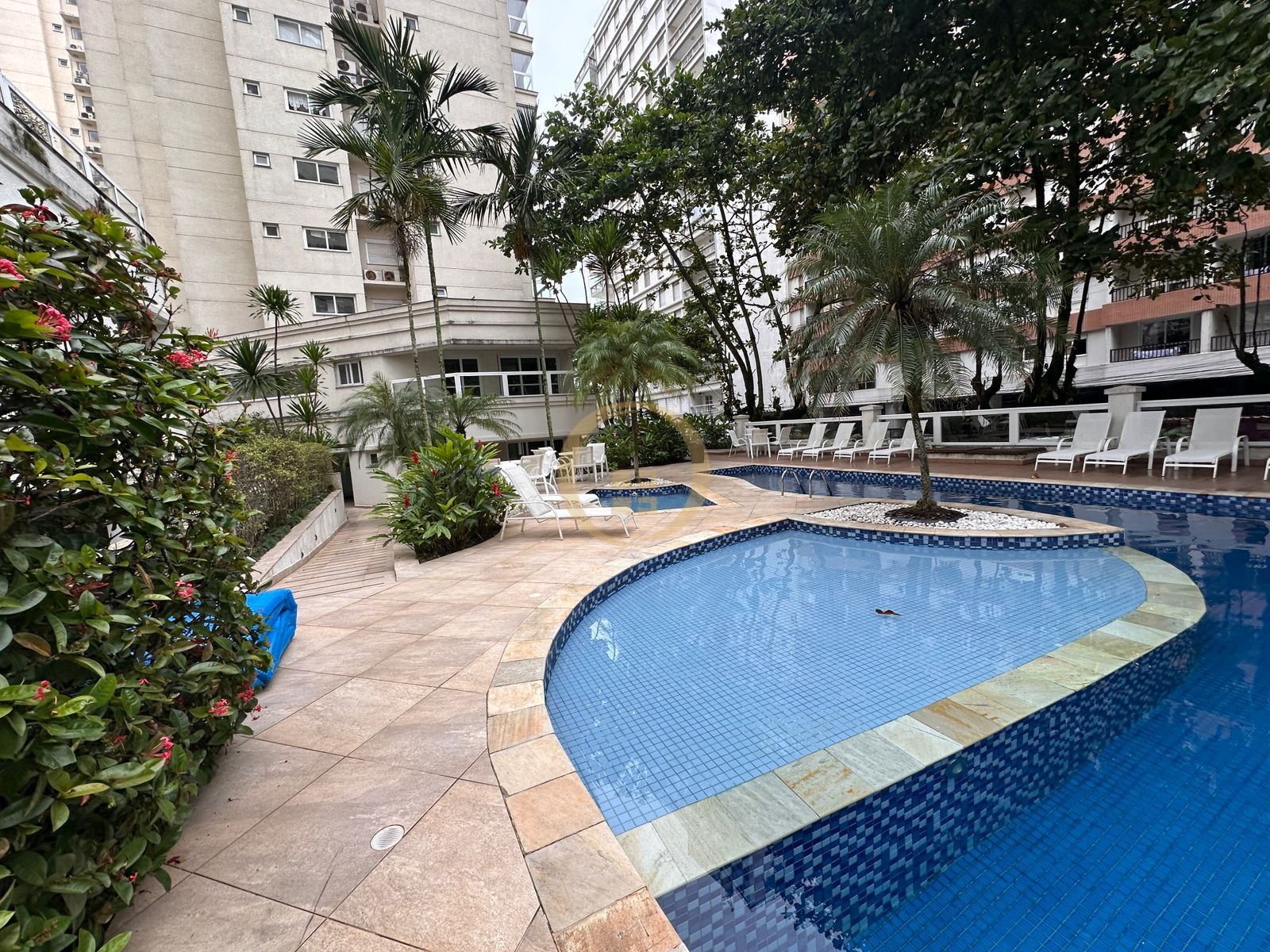 Apartamento na Praia das Pitangueiras, Guarujá - SP