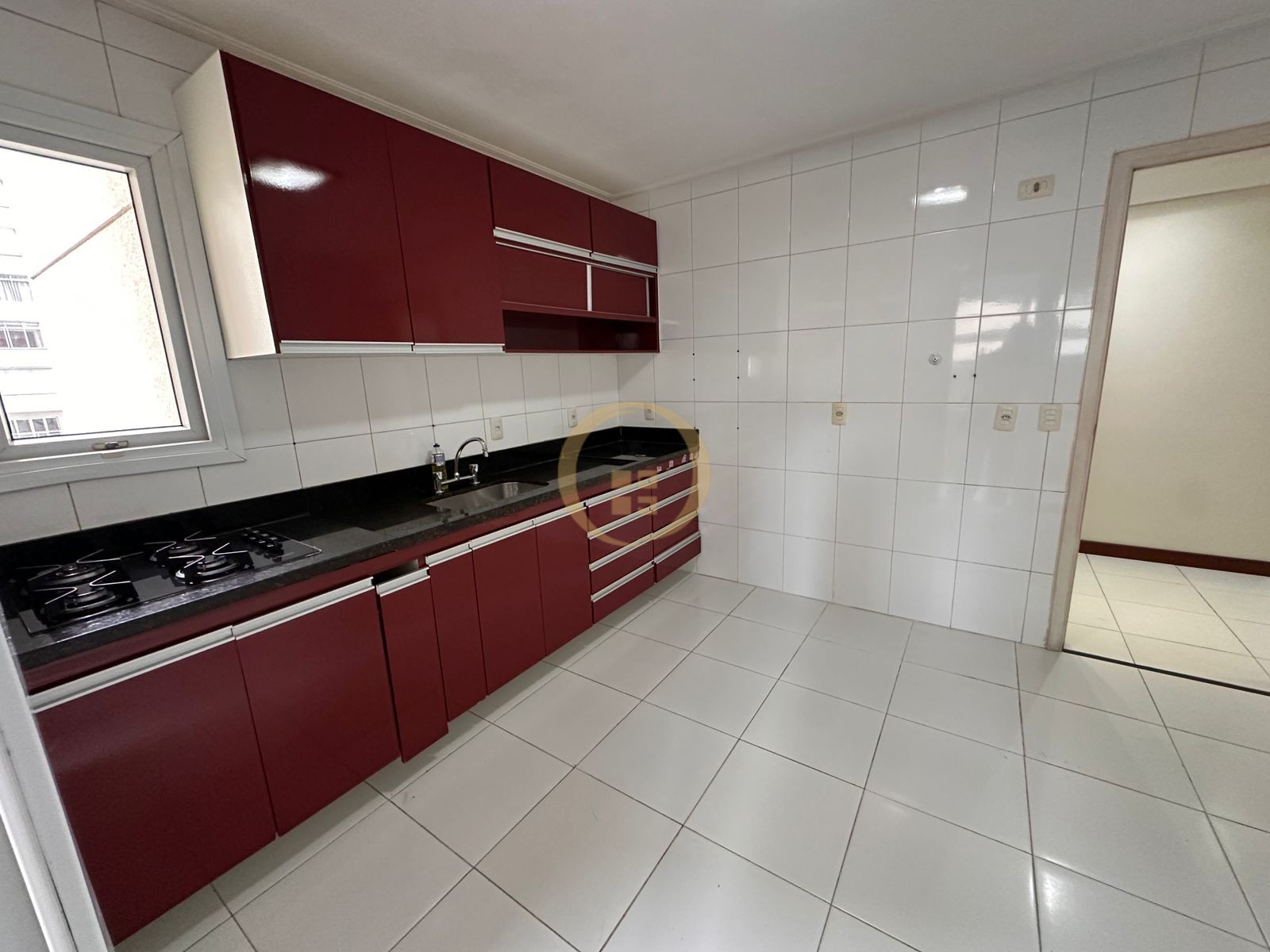 Apartamento na Praia das Pitangueiras, Guarujá - SP