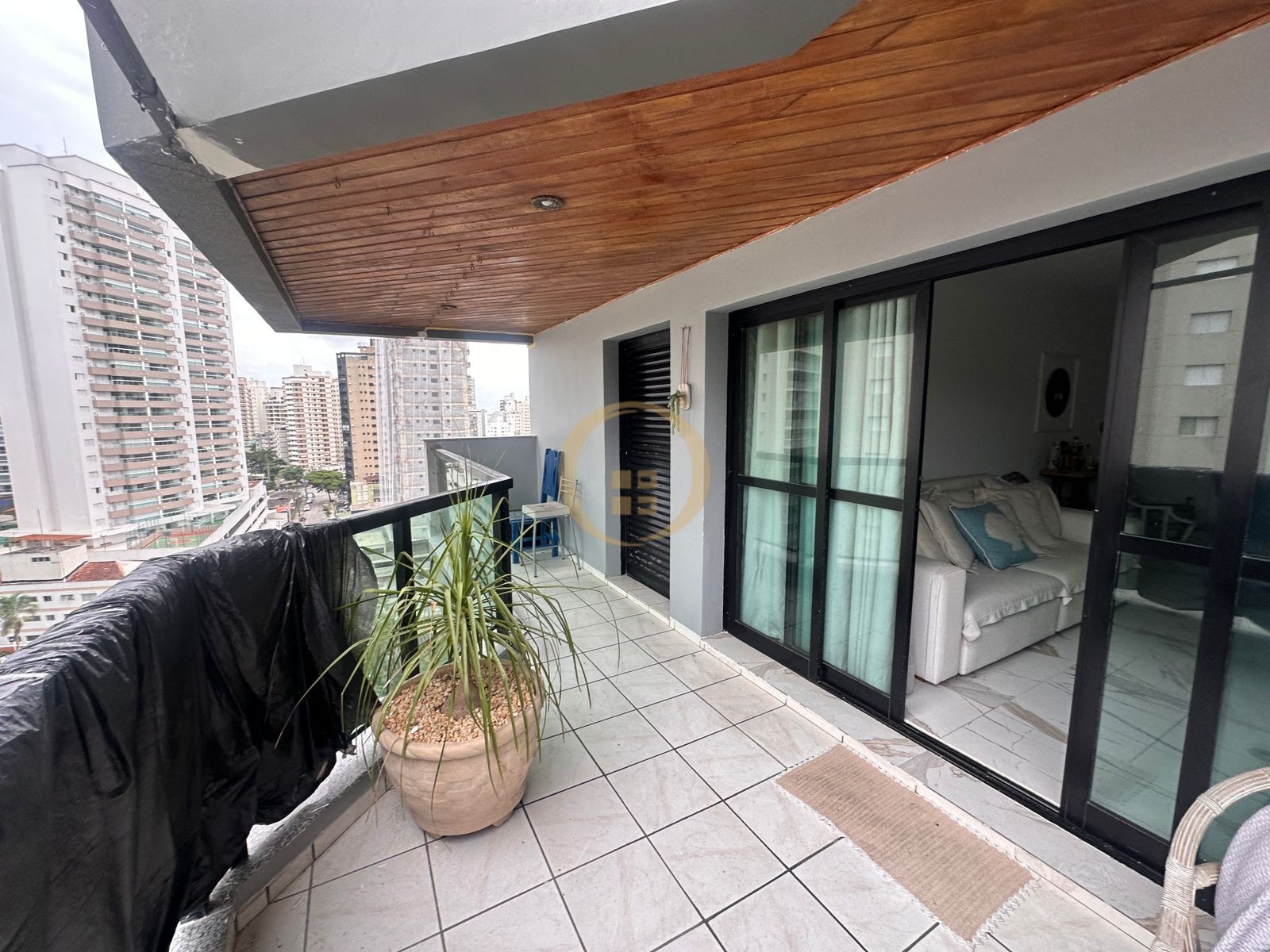 Apartamento na Praia das Astúrias, Guarujá - SP