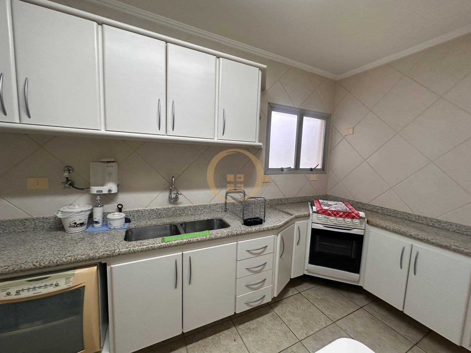 Apartamento na Praia das Pitangueiras, Guarujá - SP